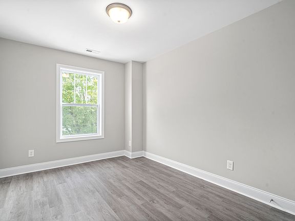 4th image of 1379 Crossland Ave #1379