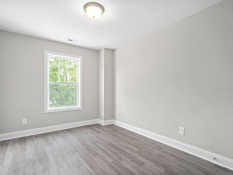 1377 Crossland Ave — Photo 12