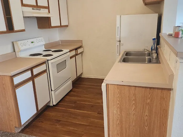 Winding Creek Apartments — Photo 2