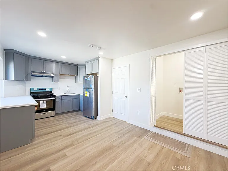 320 E Marshall St #B — Photo 7