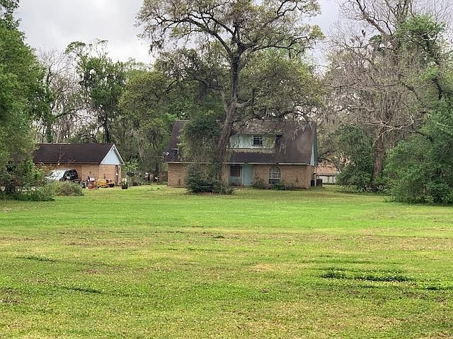 1st image of 2319 Oakwood Dr