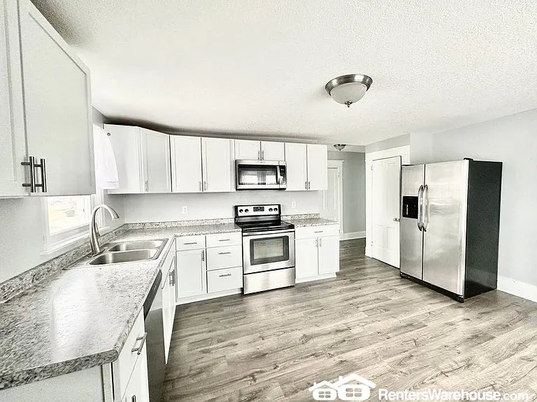 105 E 3rd Ave — Photo 5
