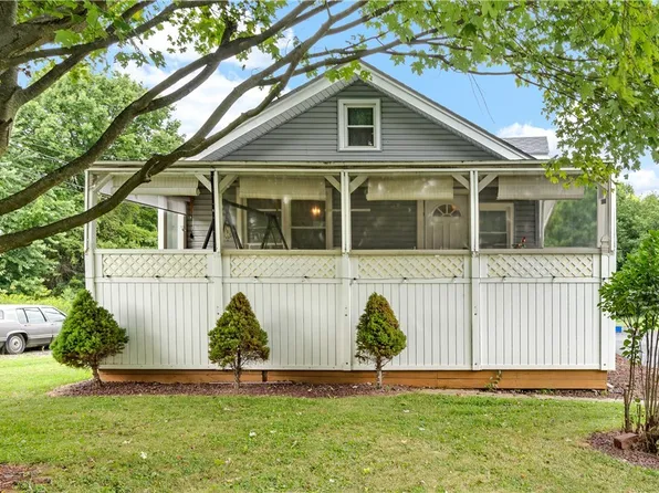 5202 Center Rd, Lowellville, OH 44436