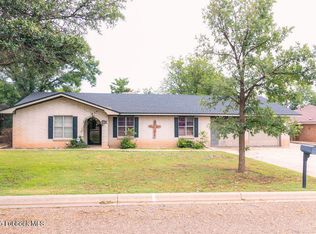 303 Comanche Trl, Tulia, TX 79088