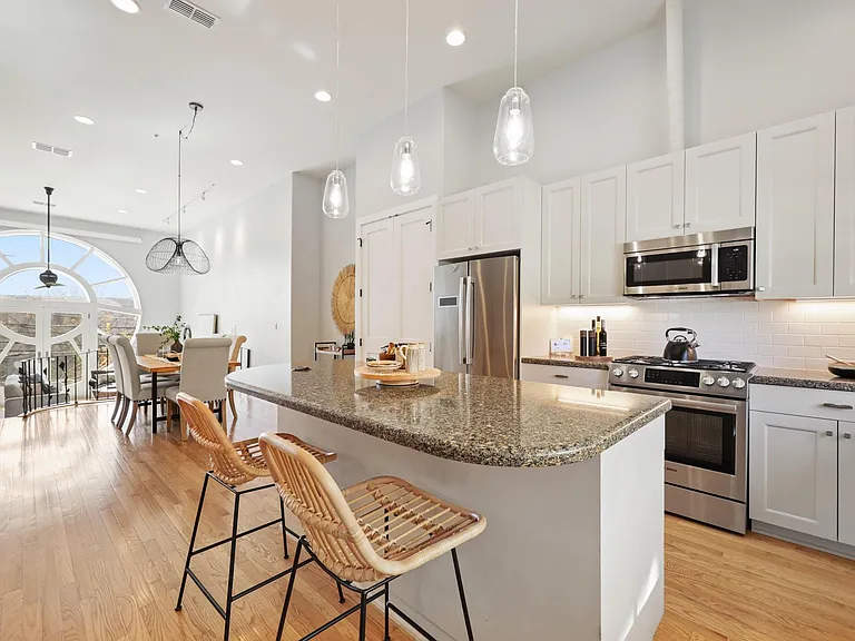 206 E Live Oak St #C — Photo 5