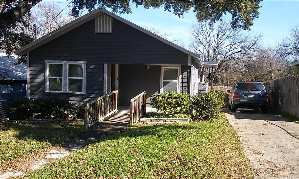Front of home and driveway