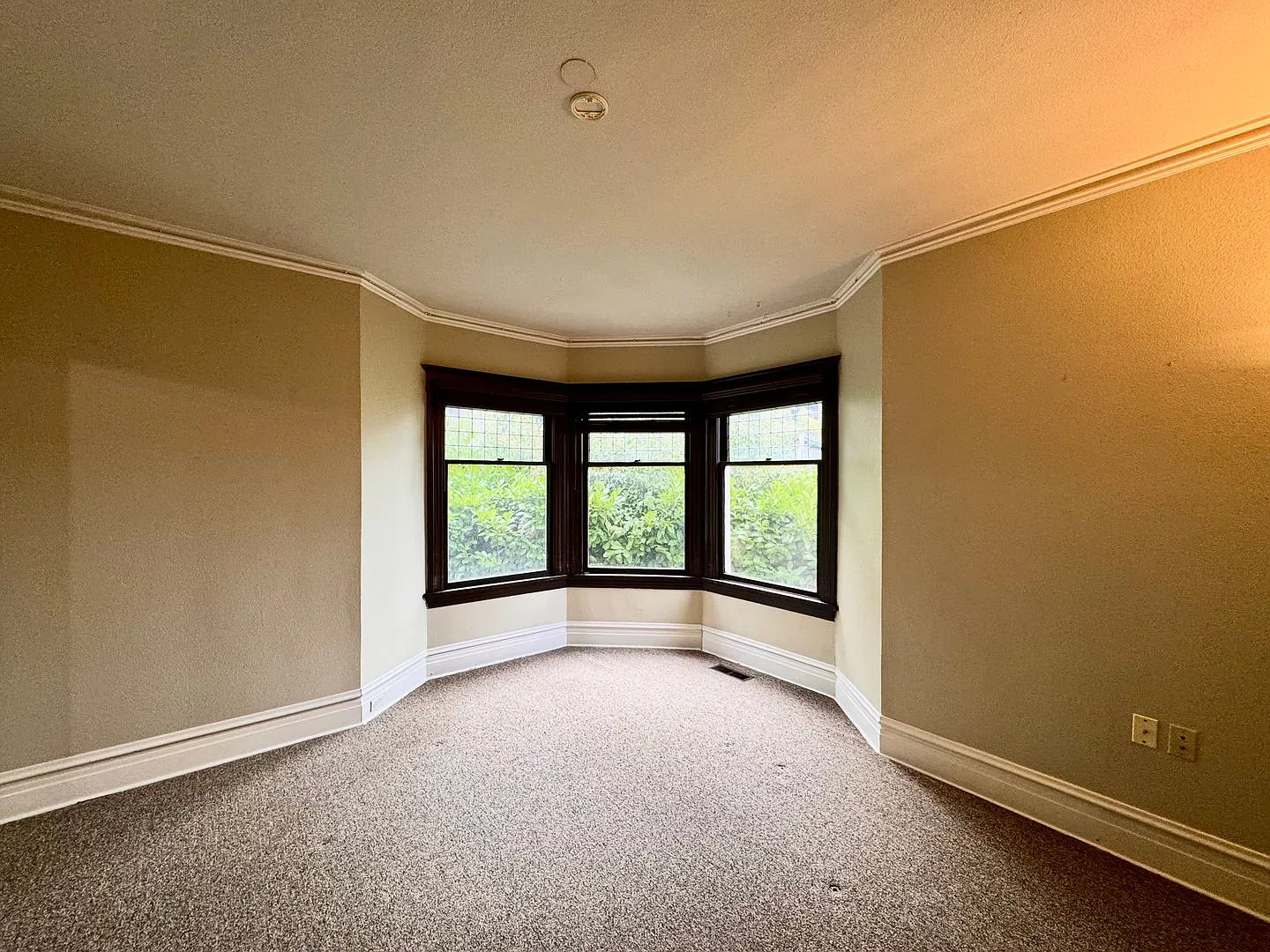 1921 Franklin Pl E — Photo 3