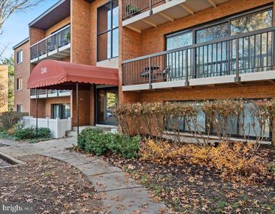 3240 S 28th St APT 204, Alexandria, VA, 22302