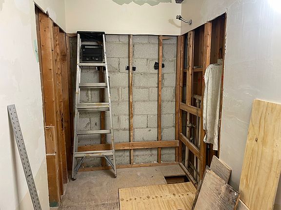 4th image of 1375 Court Marguerite