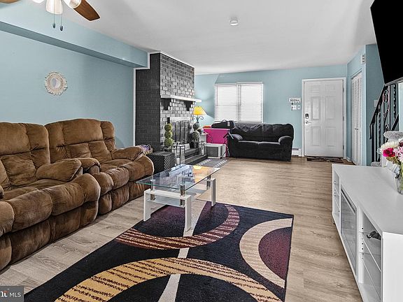 3rd image of 2105 Walnut Ridge Est