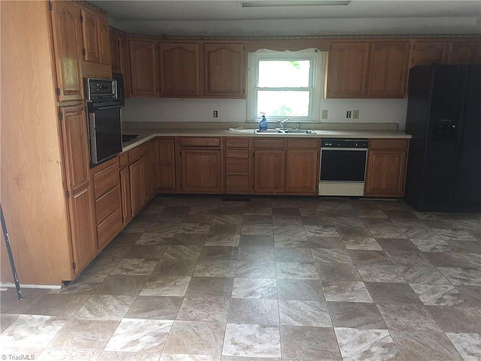 1st image of 1200 Amity Dr