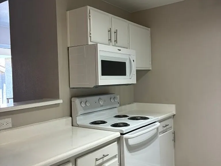 Mandalay Bay Apartments — Photo 42