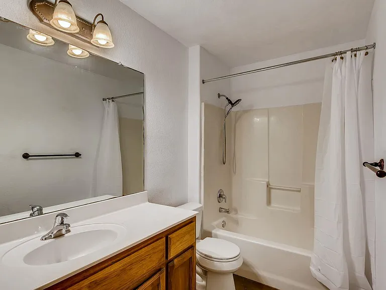 300 S Venture Blvd — Photo 10