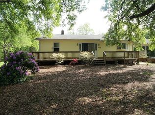 417 W Lee Ave, Yadkinville, NC 27055