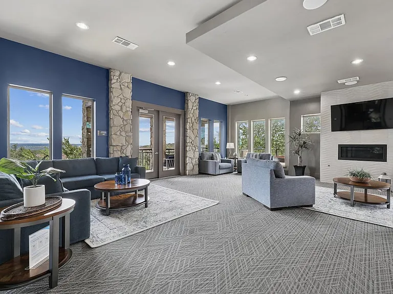 Leasing lounge