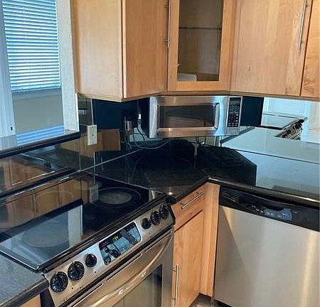 3rd image of 1050 SE 15th St APT 407