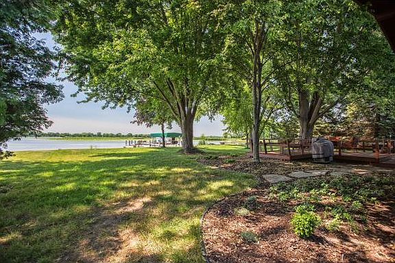 3rd image of 240 Twin Harbor Dr