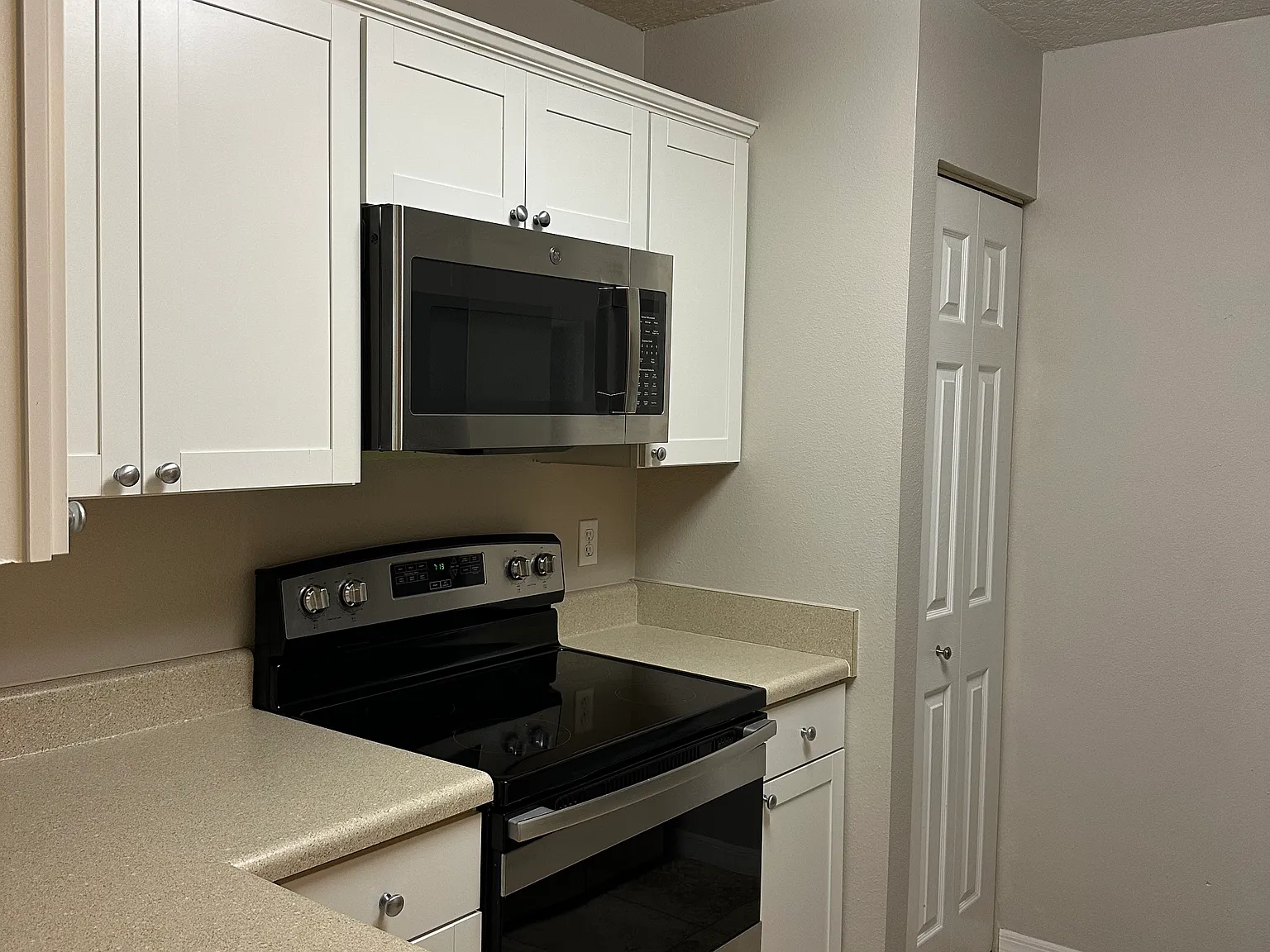 2 bed, 975 sqft, $2,000 — Photo 2