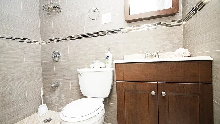 Rented by Nooklyn NYC LLC | media 18