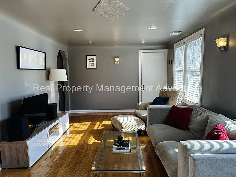 781 Camden — Photo 6