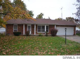 1310 Case St, Flora, IL 62801