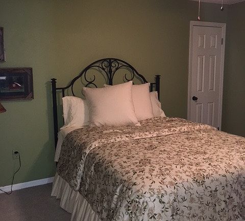 Guest bedroom