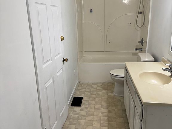 4th image of 815 N Grant St