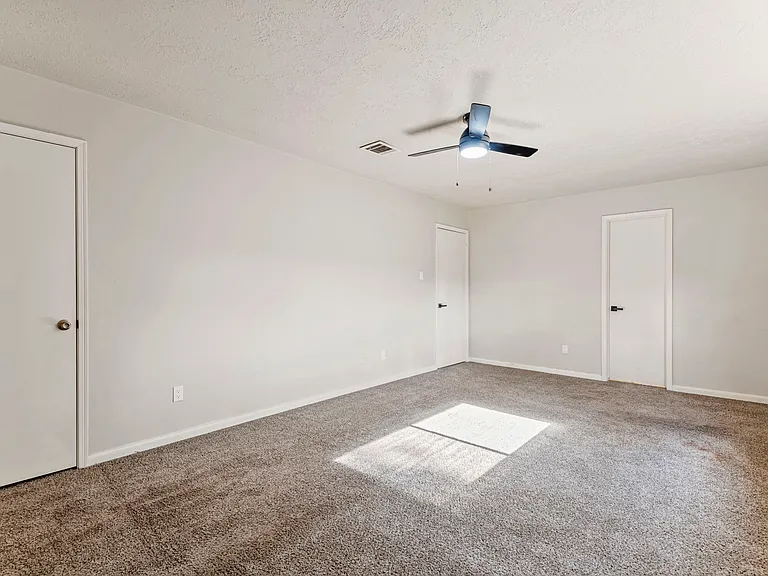 5715 Pinewood Springs Dr — Photo 26