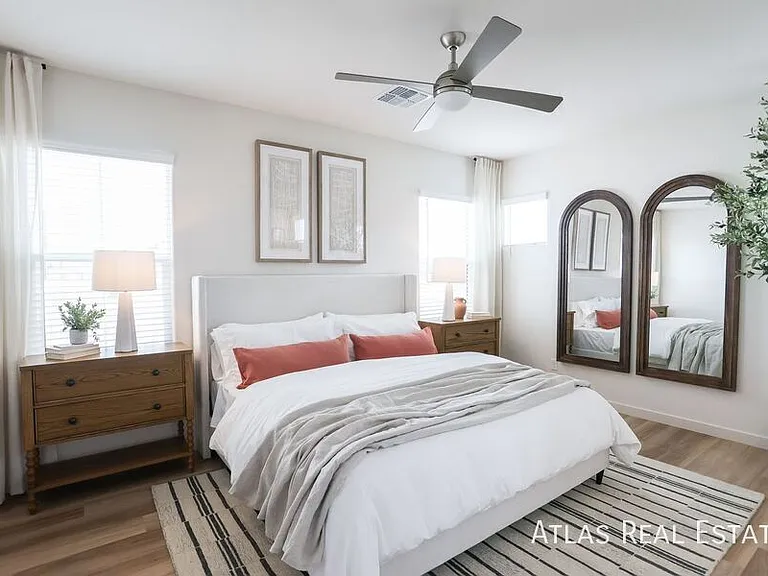 1530 W Sierra Vista Dr — Photo 2