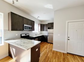 3233 W Potomac Ave, Chicago, IL