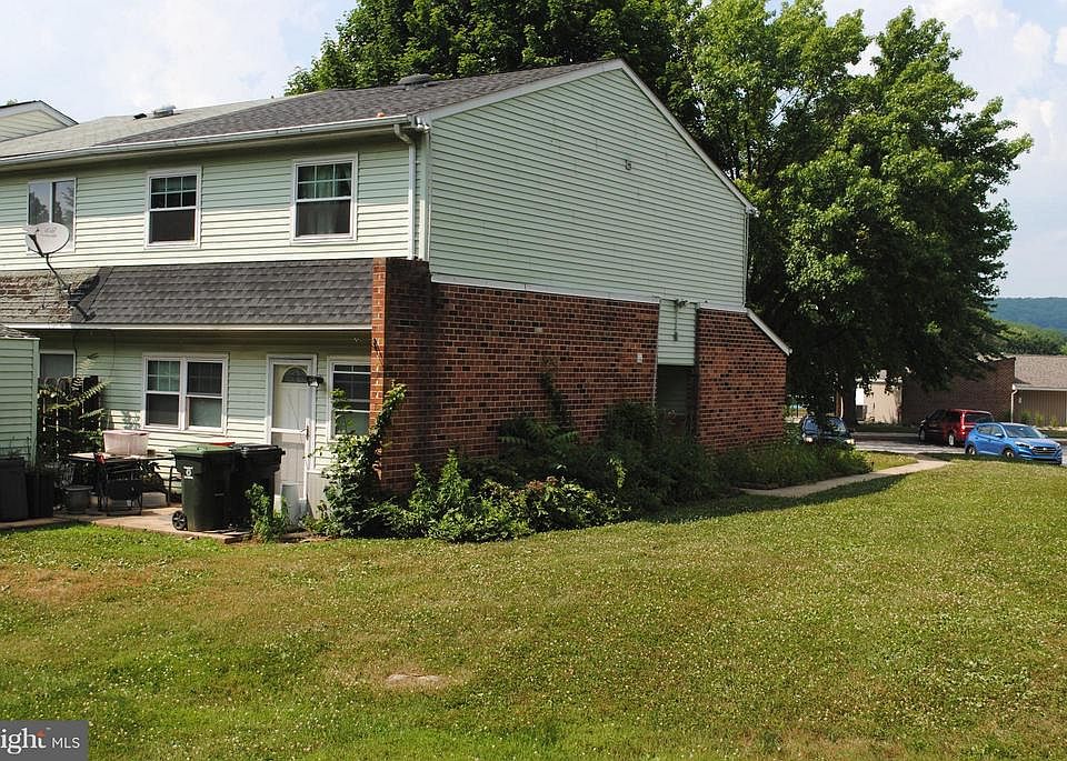 2nd image of 21 Nancy Ln