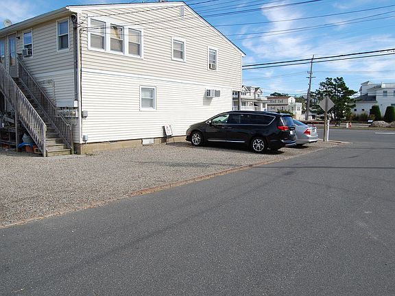 4th image of 4000 Long Beach Blvd
