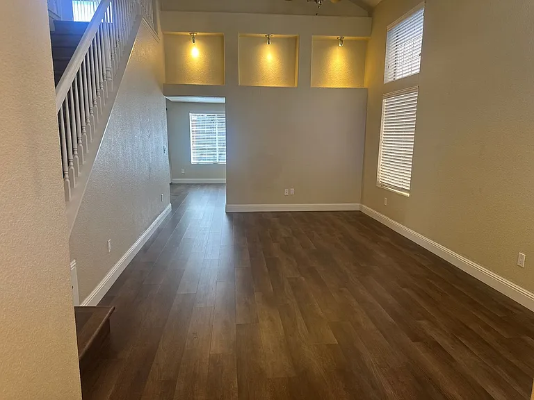 961 Celestine Cir — Photo 3