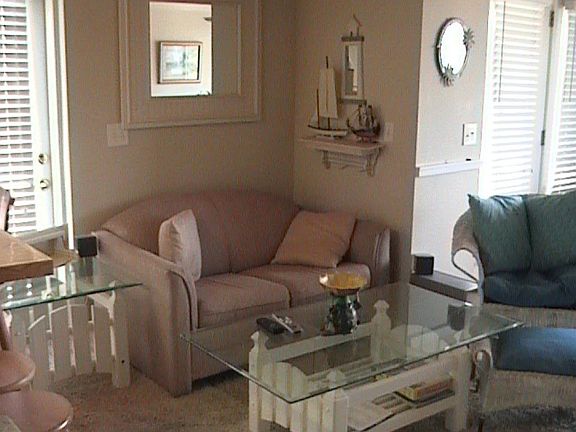 Family area has single bed pull out love seat 