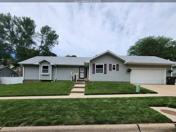 2428 Pueblo Dr, Sioux City, IA 51104