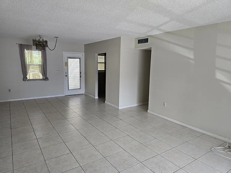 1800 N Lauderdale Ave #1205 — Photo 3