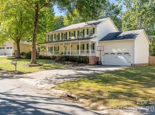 2620 Willowdale Ln, Matthews, NC 28105