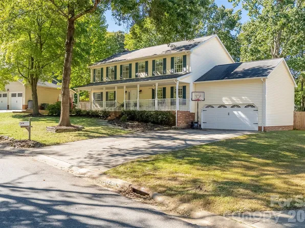 2620 Willowdale Ln, Matthews, NC 28105