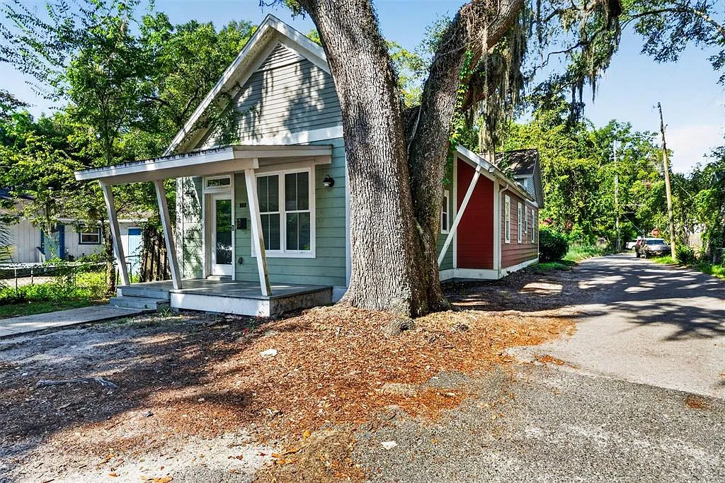 3 bed, 2.0 bath, 1291 sqft, $1,975 — Photo 2
