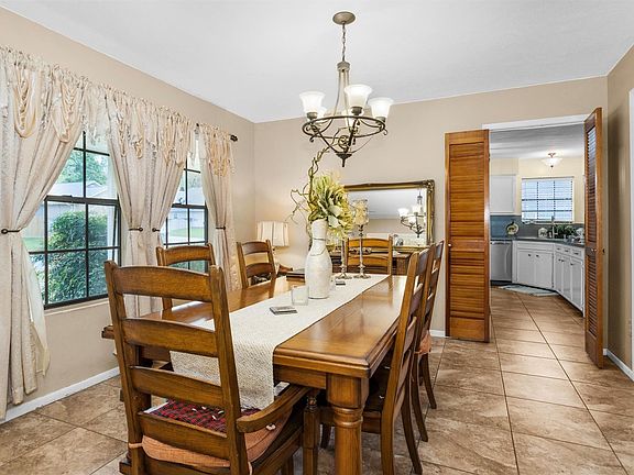 5th image of 2117 Bershire Dr