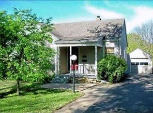 911 SW Randolph Ave, Topeka, KS 66606