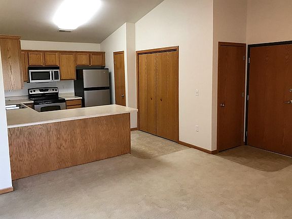5th image of 130 E Jefferson St #4