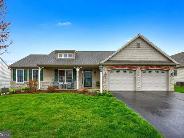 421 Rosewood Dr, Manheim, PA 17545