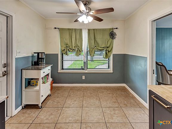 5th image of 2301 E Walnut Ave