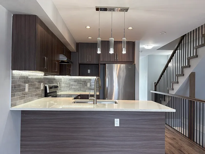500 Fleming Rd — Photo 2