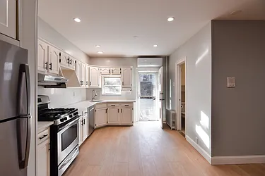 287 Kingsland Avenue, #1