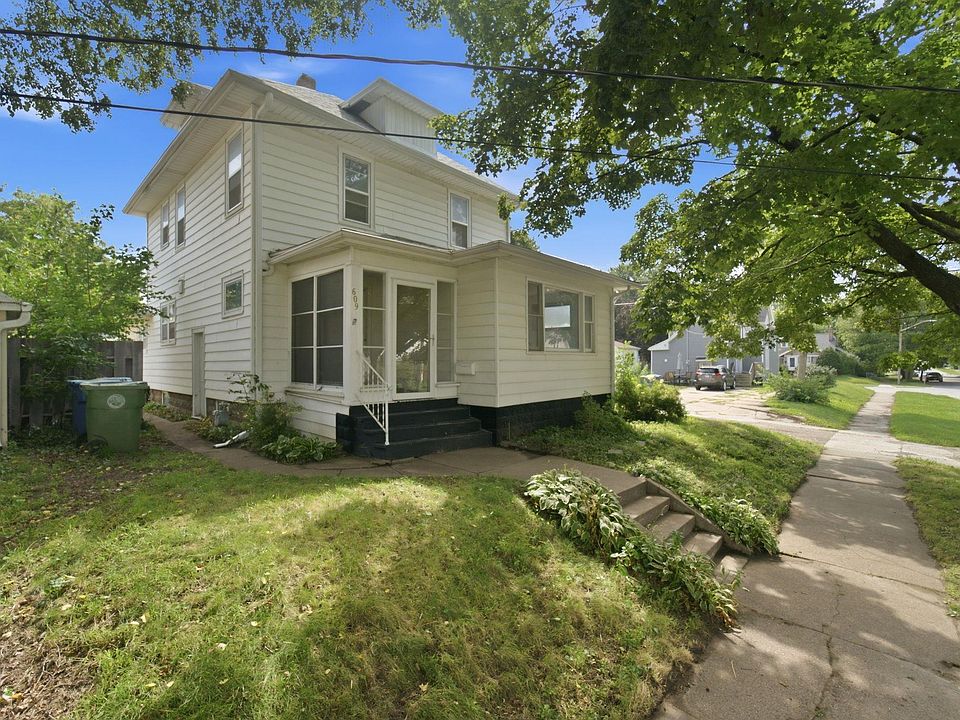 1st image of 609 Moir St