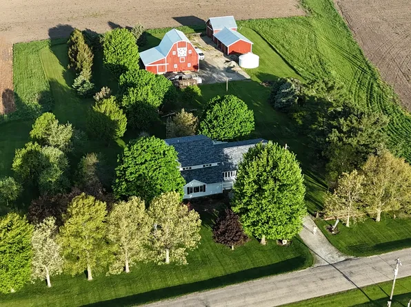 24129-1700 East St, Walnut, IL 61376