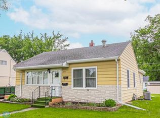 1009 18th St S, Fargo, ND 58103