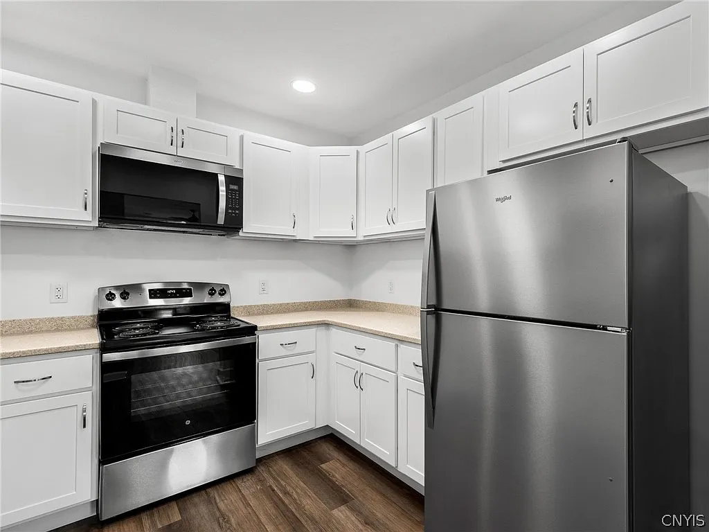 2 bed, 1.0 bath, 1342 sqft, $1,400 — Photo 3